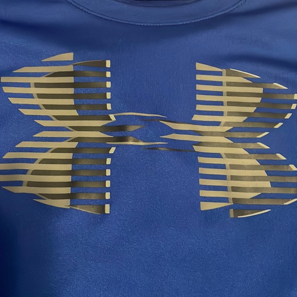 Under armor, boys dry fit large gently used - Picture 2 of 5